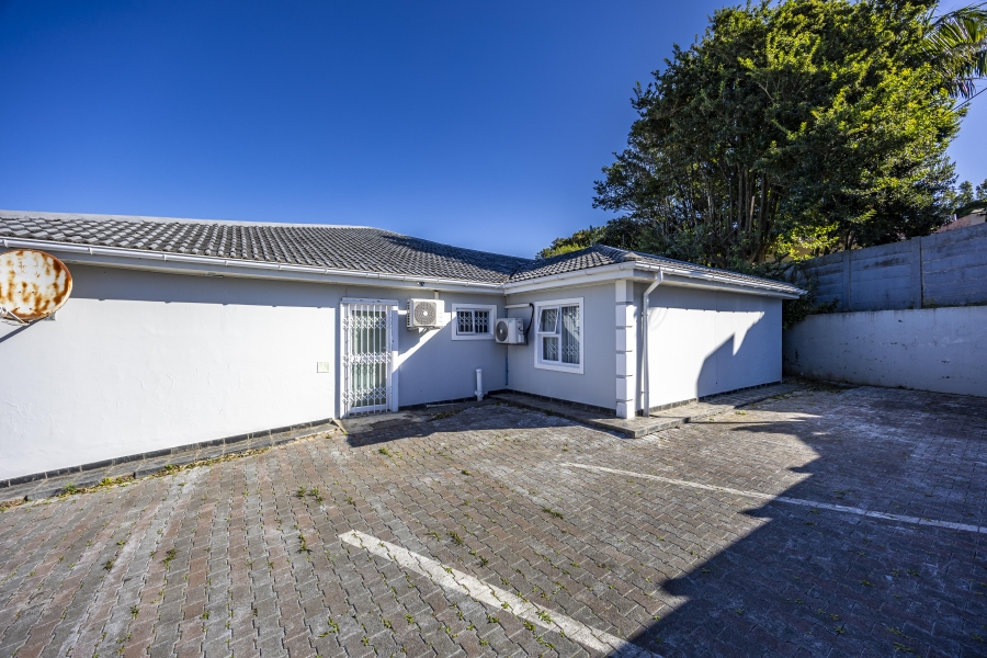 Commercial Property for Sale in Sunnyridge Eastern Cape